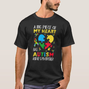 Camiseta Una gran pieza de mi corazón tiene autismo Él es m