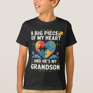 Camiseta Una gran pieza de mi corazón tiene autismo y es mi