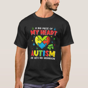 Camiseta Una gran pieza de mi corazón tiene autismo y es mi