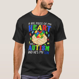 Camiseta Una gran pieza de mi corazón tiene autismo y es mi
