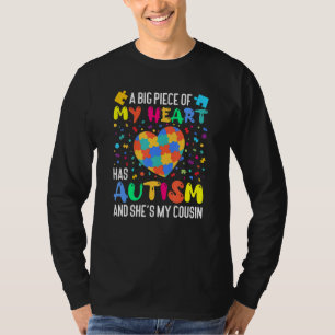 Camiseta Una gran pieza de mi corazón tiene autismo y es mi