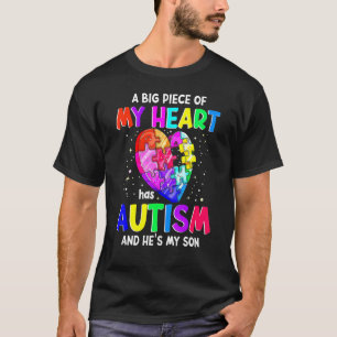 Camiseta Una gran pieza de mi corazón tiene autismo y es mi
