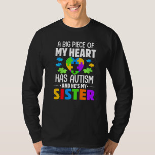 Camiseta Una gran pieza de mi corazón tiene autismo y es mi