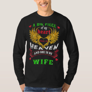 Camiseta Una Gran Pieza De Mi Corazón Vive En El Cielo Y El