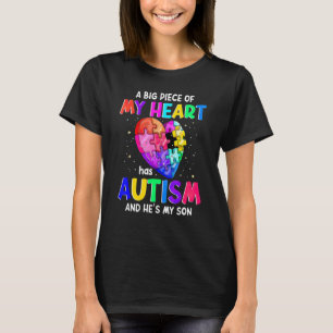 Camiseta Una gran pieza para mi corazón tiene autismo y es