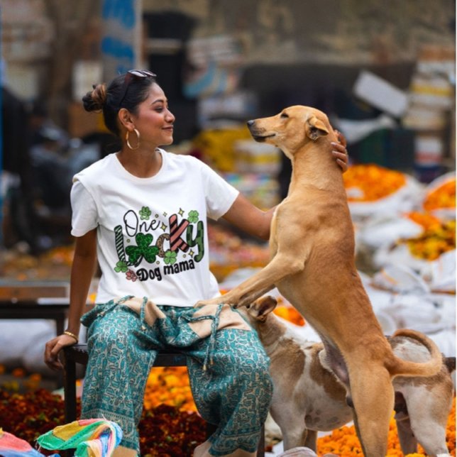 Camiseta Una Lucky Perro Mom (Subido por el creador)
