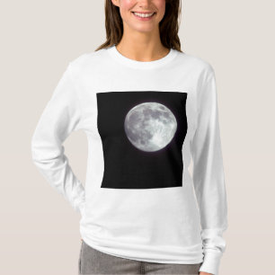 Camiseta Una luna llena brillante en un cielo nocturno negr