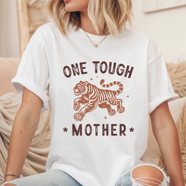 Camiseta Una madre dura (Subido por el creador)