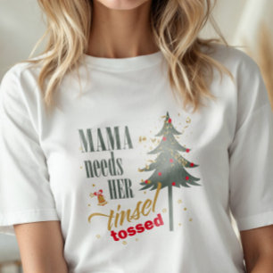 Camiseta Una mamá divertida necesita su Tinsel Tossed Wht I