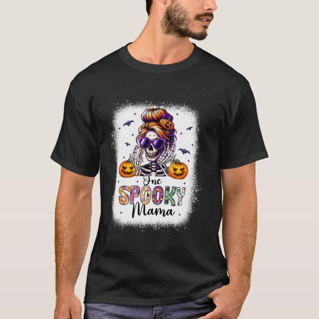 Camiseta Una mamá espantada mami Halloween mamá vida desord (Anverso)