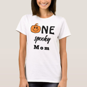 Camiseta Una Mamá Espeluznante de Halloween para Familias c