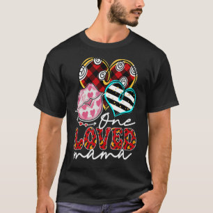 Camiseta Una mamá querida besando el corazón rojo roto en S