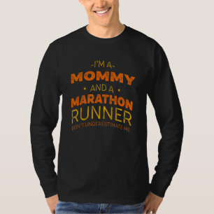 Camiseta Una mami y un corredor de maratón cortando el humo