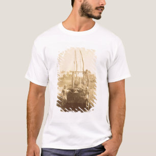 Camiseta Una máquina de riego egipcia a orillas del río