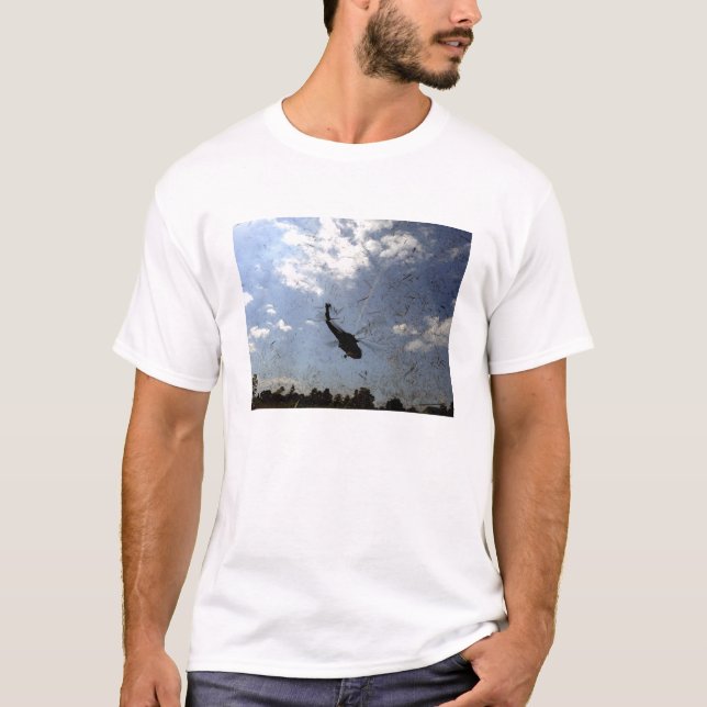 Camiseta Una marina de guerra estadounidense HH-60 Seahawk (Anverso)