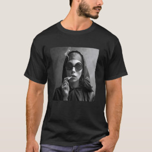 Camiseta Una monja caliente fuma un cigarrillo, ninguno reb