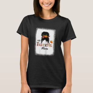 Camiseta Una mujer agradecida Mamá Messy Bun Hair Thanksgiv