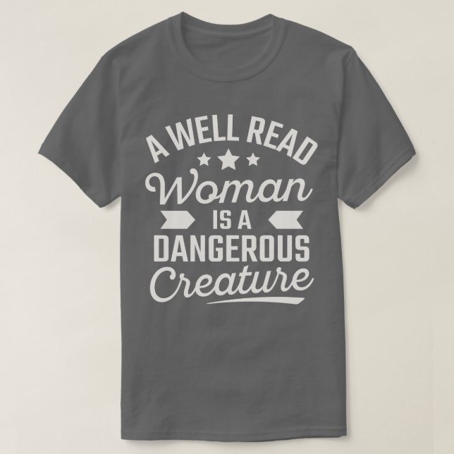 Camiseta Una Mujer Bien Leída Es Una Creatura Peligrosa (Diseño del anverso)