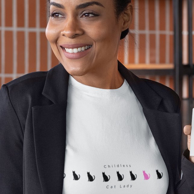 Camiseta Una mujer de gato sin hijos y divertida (Subido por el creador)
