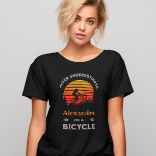 Camiseta Una mujer divertida ciclista personalizado MTB