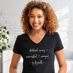 Camiseta Una mujer exitosa cita un guión moderno audaz