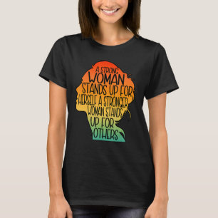 Camiseta Una mujer fuerte defiende sus derechos de la mujer