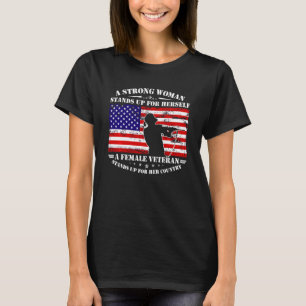 Camiseta Una Mujer Fuerte Se Defiende A Sí Misma Como Una M