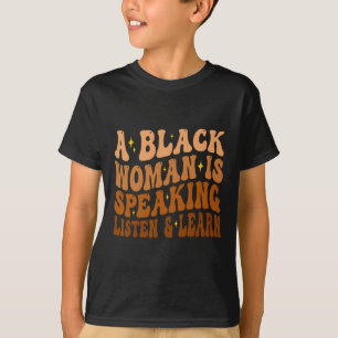Camiseta Una Mujer Negra Habla Escuchar Y Aprender Para Afr