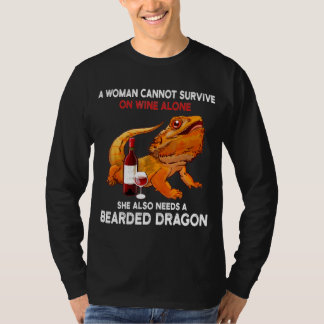 Camiseta Una Mujer No Puede Sobrevivir Solo Con El Drago Co