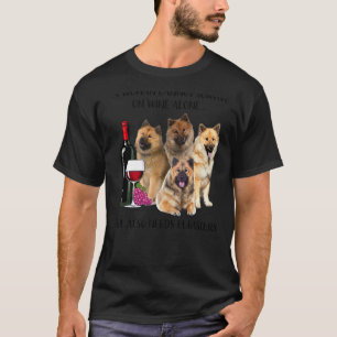 Camiseta Una Mujer No Puede Sobrevivir Solo Con El Vino