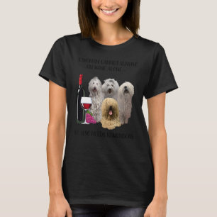 Camiseta Una Mujer No Puede Sobrevivir Solo Con El Vino Kom