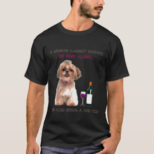 Camiseta Una Mujer No Puede Sobrevivir Solo Con El Vino Que