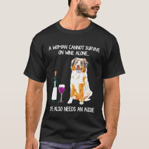 Camiseta Una Mujer No Puede Sobrevivir Solo Con El Vino Que