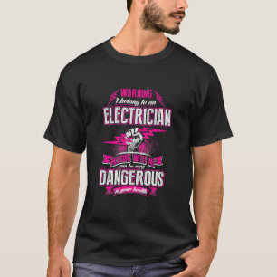 Camiseta Una mujer orgullosa de ser cómica de un electrici
