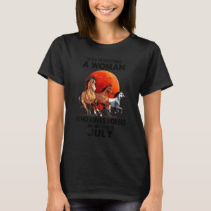 Camiseta Una mujer que ama los caballos y nació en julio