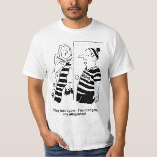 Camiseta Una mujer se asusta por el fanático del fútbol. Di