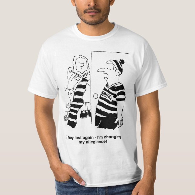 Camiseta Una mujer se asusta por el fanático del fútbol. Di (Anverso)