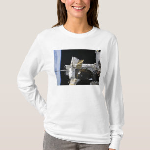 Camiseta Una nave espacial atracada de Soyuz