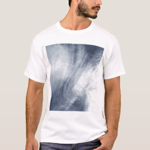 Camiseta Una nube gigante del torbellino remolina sobre el