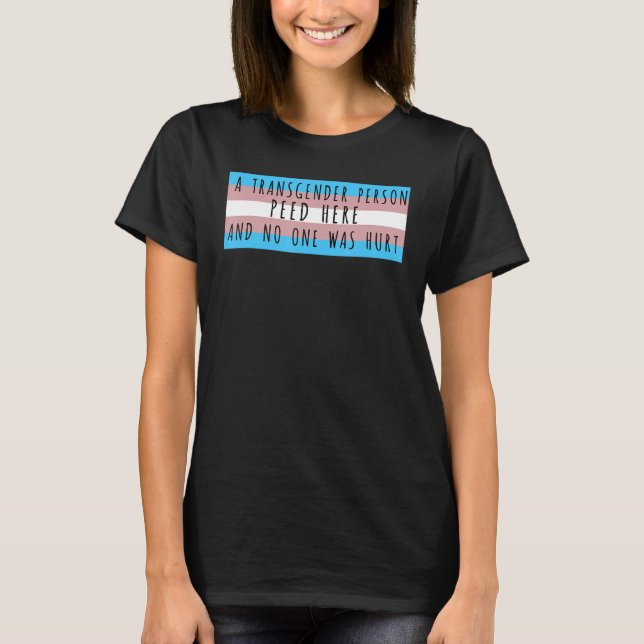 Camiseta Una Persona Transgénero Se Metió Aquí Y Nadie Resu (Anverso)