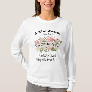 Camiseta Una sabia mujer dijo una vez que estoy fuera de aq