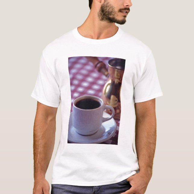 Camiseta Una taza de café árabe. Siria. El medio (Anverso)