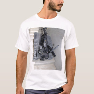 Camiseta Una unidad robot Talon 3B escalando un vuelo de st