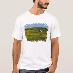 Camiseta Una vista panorámica de un granero en Moscú Idaho.