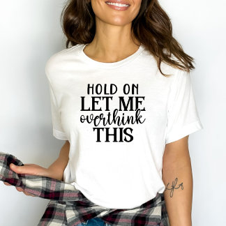 Camiseta Unas mujeres divertidas me dejan sobrepensar esto