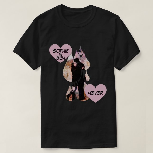 Camiseta Under Umbrella: Romantic Couple Kissing in Rain (Diseño del anverso)