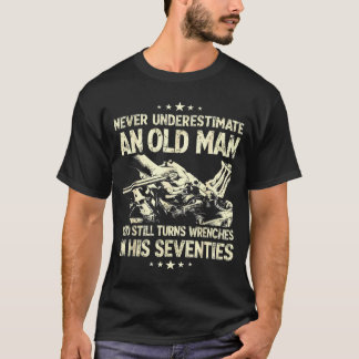 Camiseta Underestimate an old man who turns wrenches