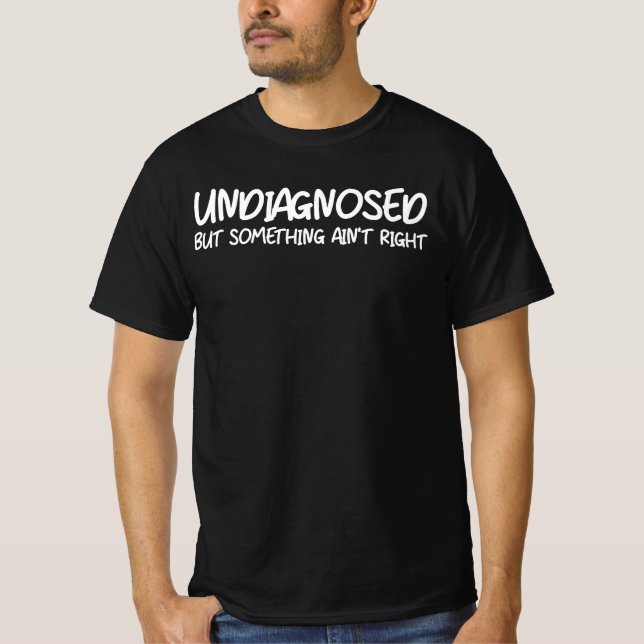 Camiseta Undiagnosed But Something Ain’t Right Funny Quote (Anverso)
