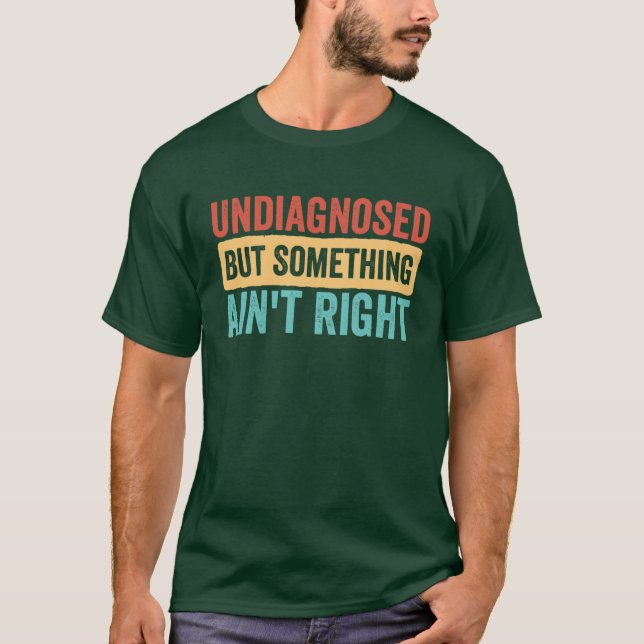 Camiseta Undiagnosed But Something Aint Right funny sarcast (Anverso)