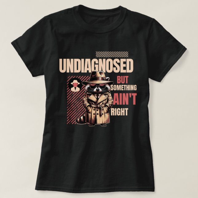 Camiseta Undiagnosed Raccoon DetectiveSomething Ain't Right (Diseño del anverso)